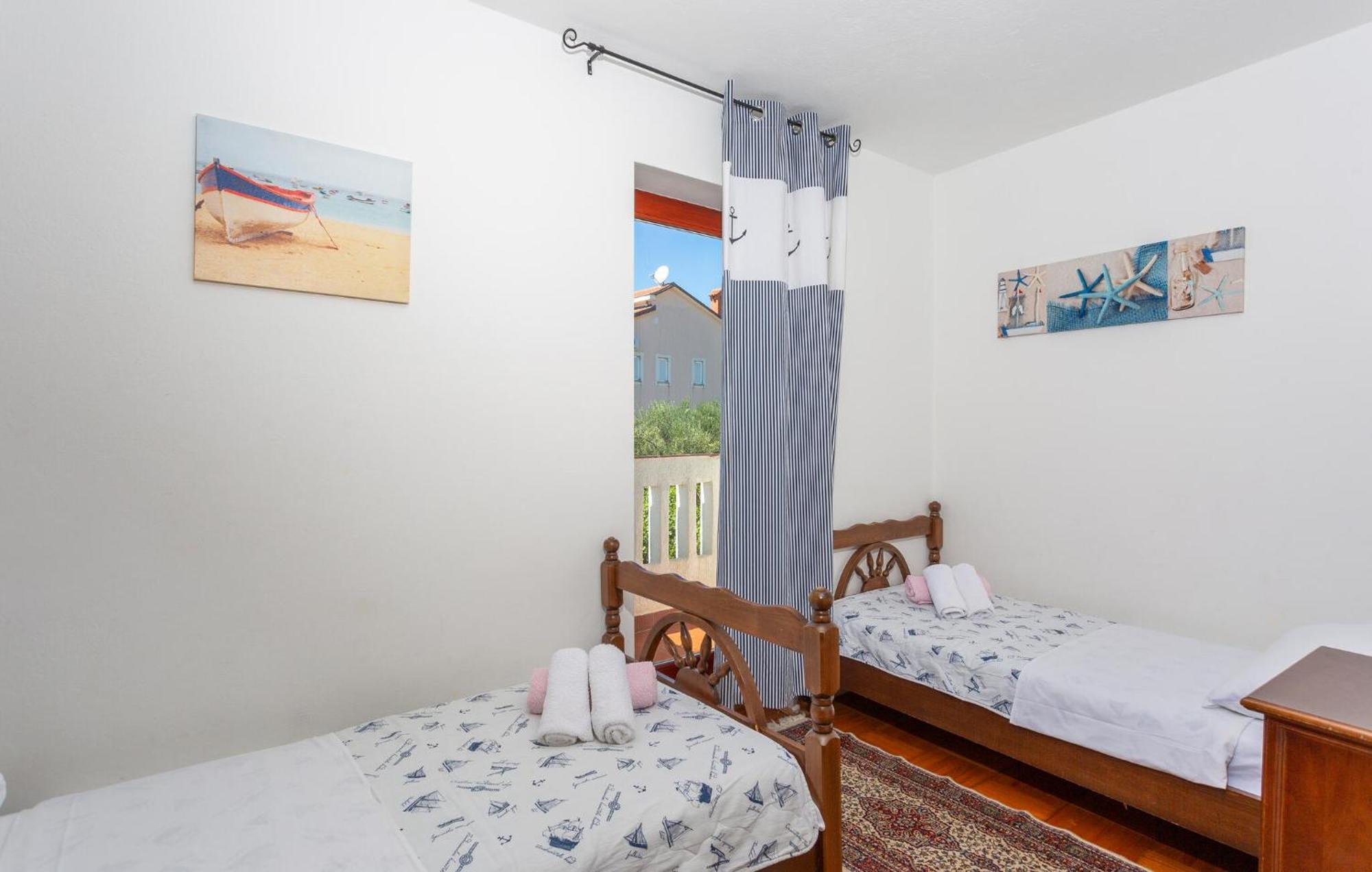 3 Bedroom Stunning Apartment In Krk Крк Екстер'єр фото